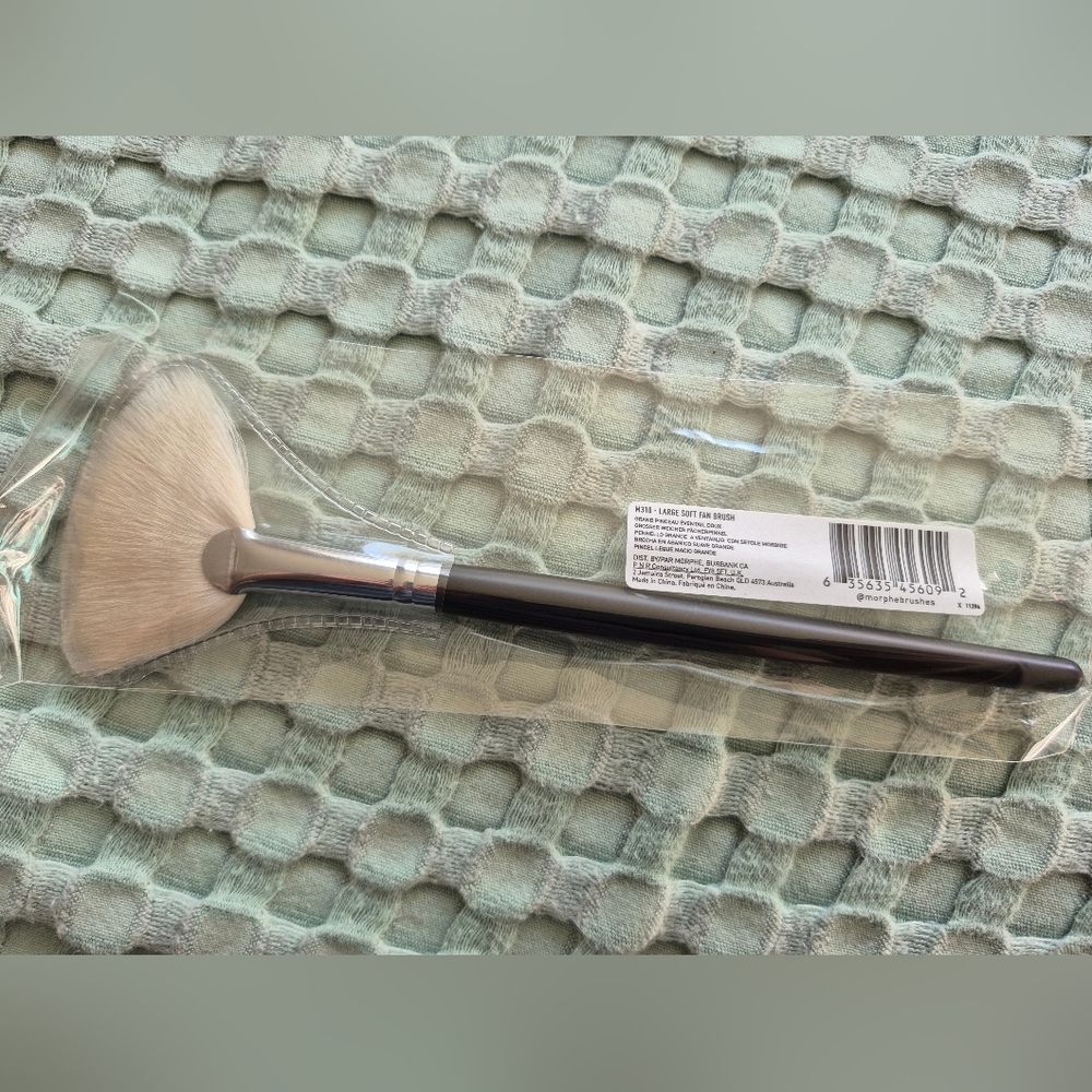 Morphe (M310) Large Soft Fan Brush